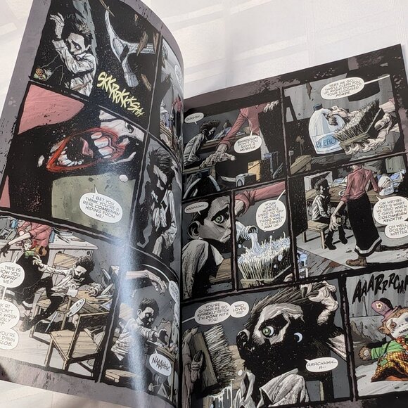 BATMAN 23.1 3D COVER JOKER #1 COMIC BOOK 2011 NEW 52 DC COMICS LENTICULAR - Picture 7 of 15